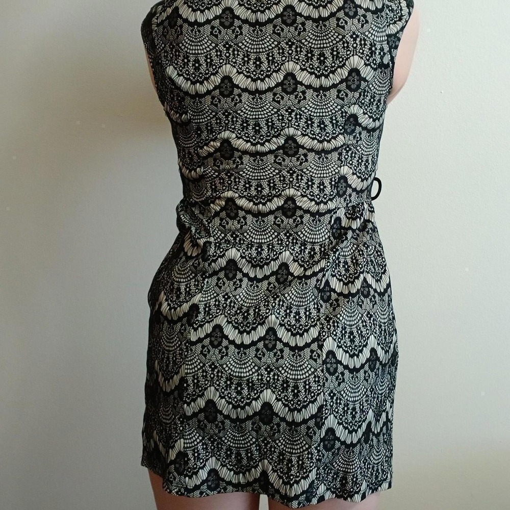 Cream and‎ black lace pencil dress, size small - Picture 2 of 7